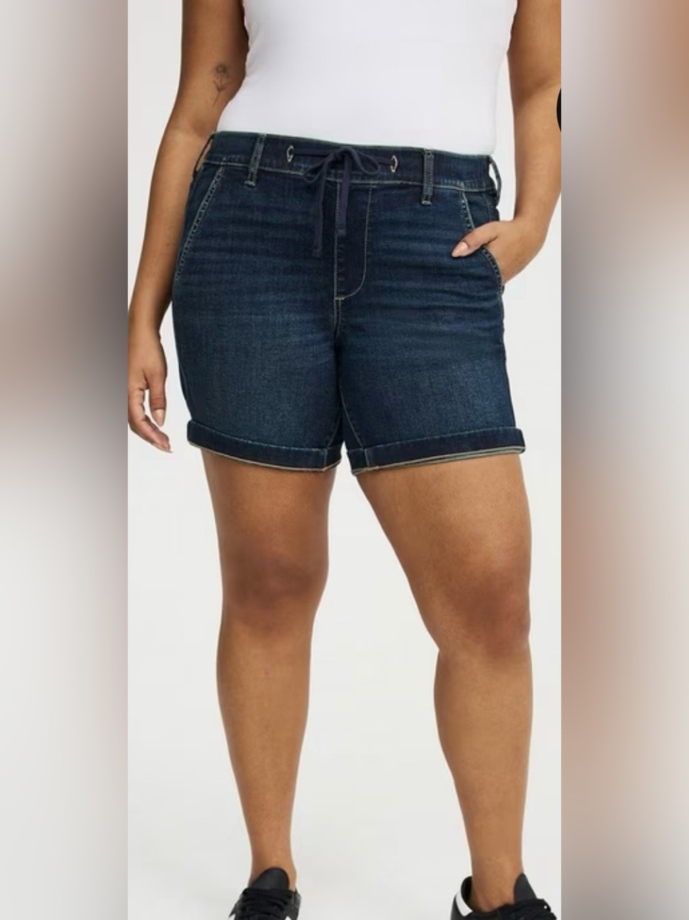 TORRID 8” Weekend Bermuda Mid-Rise Denim Shorts Women’s Size 3 3X Dark Wash Pull